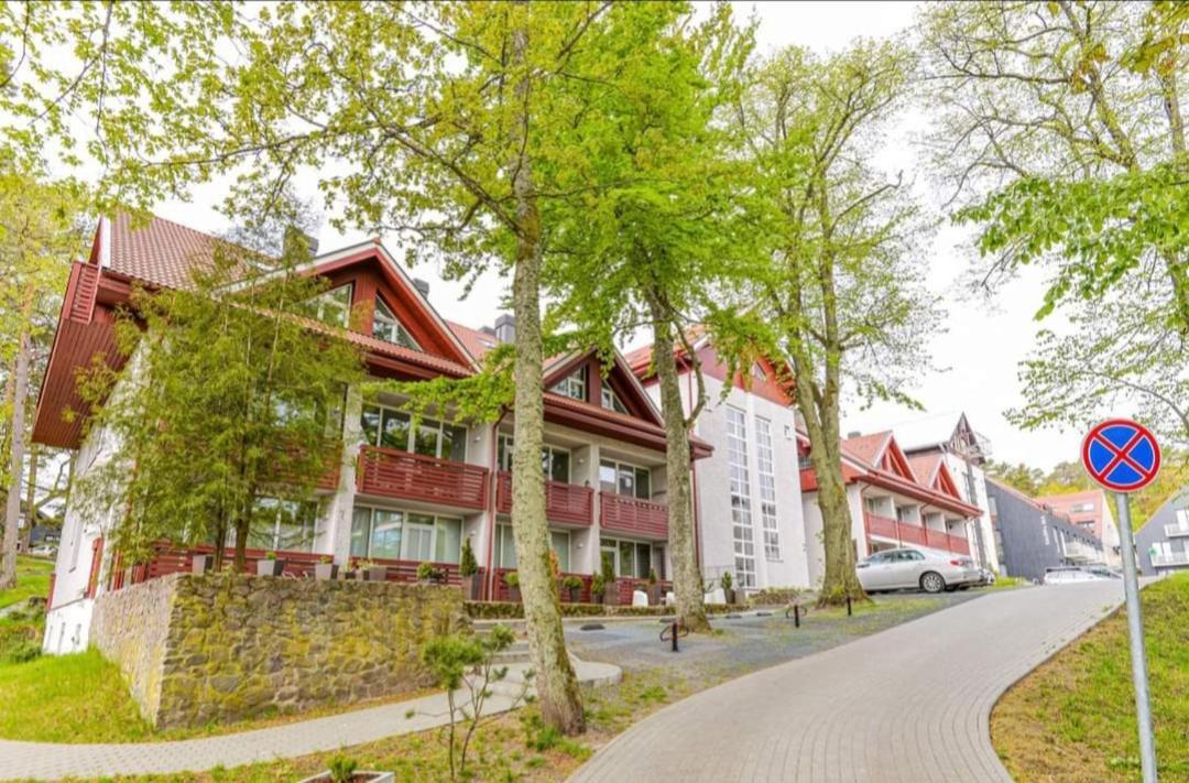 Liuto Apartamentai Juodkrantė Exteriör bild